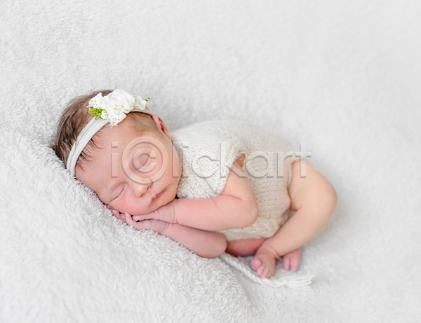 러블리 백인 사람 아기 한명 JPG 포토 해외이미지 꽃 머리띠 신생아 잠