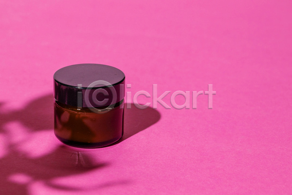 사람없음 JPG 포토 해외이미지 공병 그림자 목업 분홍색배경 뷰티 실내 오브젝트 화장품