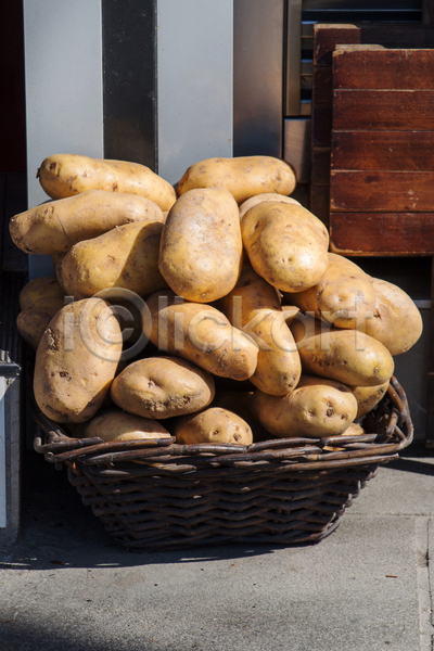 사람없음 JPG 포토 해외이미지 가득함 감자 농작물 담기 바구니 쌓기 야외 주간