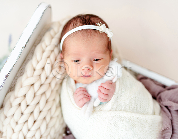 러블리 사람 아기 한명 JPG 포토 해외이미지 니트 담요 머리띠 신생아 안락 인형 잡기 침대