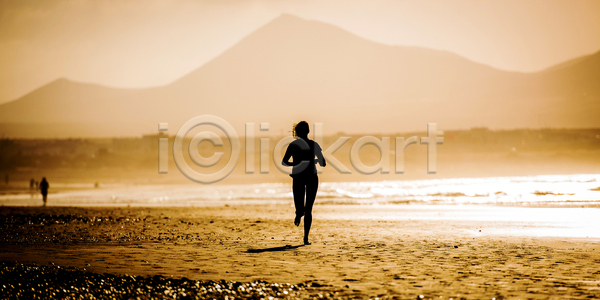 산책 사람 사람없음 성인 여자 JPG 실루엣 포토 해외이미지 건강 그림자 달리기 달리기선수 라이프스타일 모션 물 바다 속도 수평선 스포츠 야외 에너지 연습 운동 유일 일몰 태양 포즈 하늘 해외포토 휴가