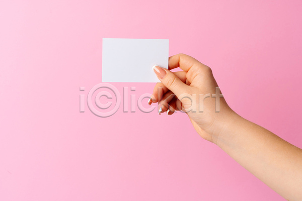 신체부위 JPG 포토 해외이미지 들기 보여주기 분홍색 사각형 손 잡기 종이 직사각형 카피스페이스 프레임