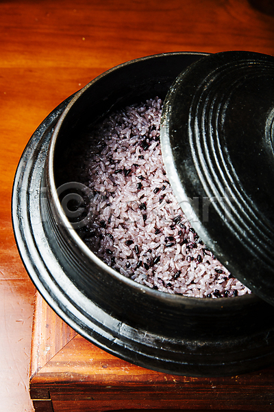 사람없음 JPG 포토 나무탁자 돌솥밥 솥뚜껑 실내 한식 흑미밥