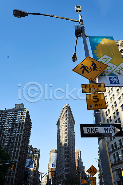 사람없음 JPG 포토 가로등 고층빌딩 뉴욕 도로 도로표시판 도시 야외 주간 표지판 해외풍경