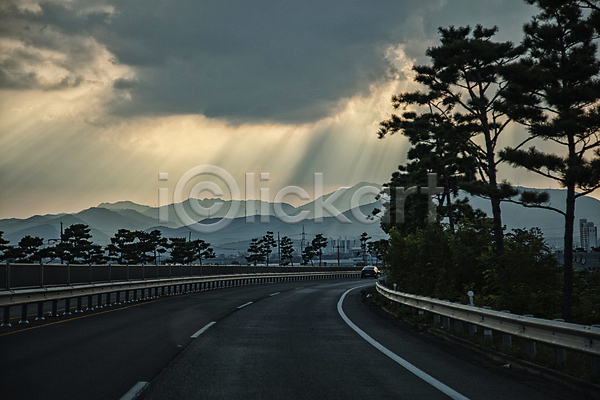 고요 사람없음 JPG 포토 가드레일 경상북도 고속도로 구름(자연) 나무 비어있는 빛무리 산 야간 야외 일몰 주간 풍경(경치) 하늘
