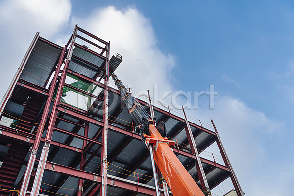 사람없음 JPG 로우앵글 포토 건물 건설현장 공사 구름(자연) 사다리차 안전 야외 올리기 작업대 주간 중장비 철근구조물 하남 하늘