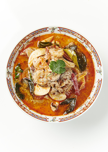 사람없음 JPG 포토 하이앵글 고수풀 그릇 동남아음식 똠얌꿍 로컬푸드 새우 실내 태국음식 해산물 향신료 흰배경