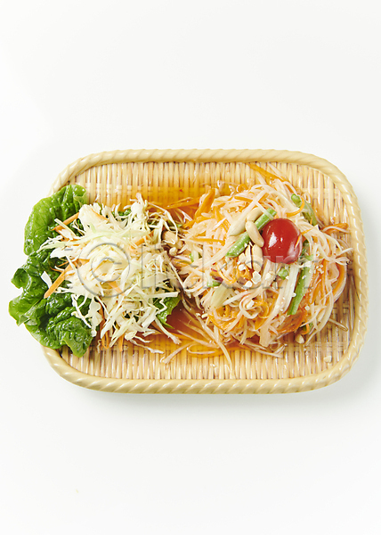 사람없음 JPG 포토 하이앵글 그린파파야 대나무소쿠리 동남아음식 로컬푸드 무침요리 방울토마토 샐러드 실내 쏨땀 태국음식 흰배경