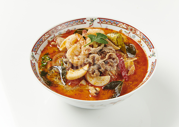 사람없음 JPG 포토 고수풀 그릇 동남아음식 똠얌꿍 로컬푸드 새우 실내 태국음식 해산물 향신료 흰배경