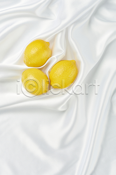 사람없음 JPG 포토 하이앵글 레몬 백그라운드 스튜디오촬영 실내 실크 주름 질감 카피스페이스 흰배경 흰색