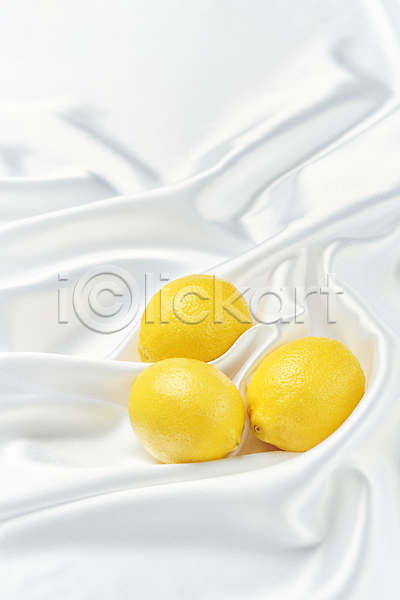 사람없음 JPG 포토 레몬 백그라운드 스튜디오촬영 실내 실크 주름 질감 카피스페이스 흰배경 흰색