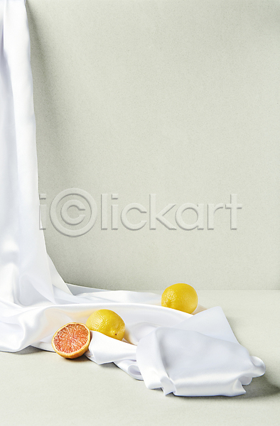 사람없음 JPG 포토 단면 레몬 백그라운드 스튜디오촬영 슬라이스 실내 실크 주름 질감 카피스페이스 흰배경