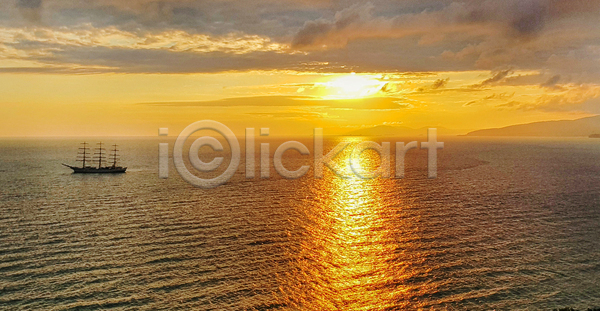 사람없음 JPG 포토 해외이미지 구름(자연) 바다 보트 야외 요트 일출 자연 태양 풍경(경치) 하늘 항해 햇빛 호수
