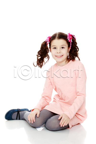 기쁨 행복 백인 사람 소녀(어린이) 어린이 한명 JPG 포토 해외이미지 1 고립 드레스 미소(표정) 백그라운드 빨간색 얼굴 자르기 작음 휴가 흰색