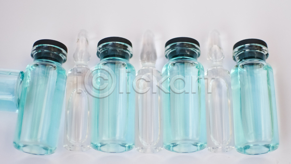 사람없음 JPG 포토 해외이미지 바이알 백신 스튜디오촬영 액체 예방접종 오브젝트 유리병 투명 하늘색