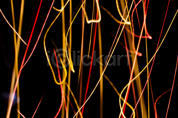 새로움 혼란 사람없음 JPG 포토 해외이미지 가로 검은배경 검은색 곡선 광선 도시 디자인 램프 백그라운드 불꽃(불) 빛 빨간색 선 심플 야간 어둠 연도 우주 원형 인공 장식 젖음 조명 추상 컬러풀 크리스마스 화환 휴가