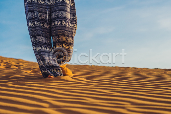 신체부위 JPG 포토 해외이미지 걷기 다리(신체부위) 모래 사막 야외 주간 풍경(경치)