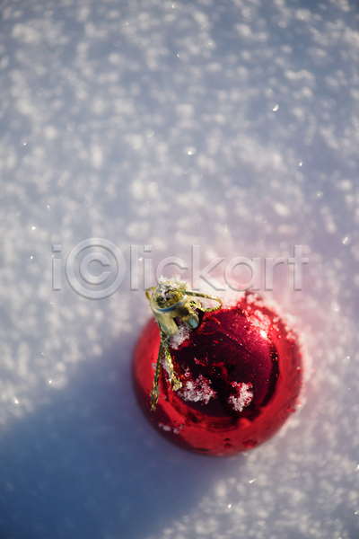 사람없음 JPG 포토 해외이미지 겨울 눈(날씨) 야외 오너먼트 주간 크리스마스장식 한개