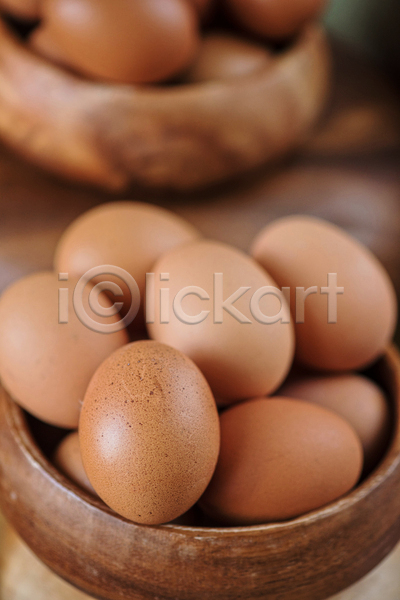 사람없음 JPG 아웃포커스 포토 해외이미지 계란 나무그릇 담기 실내 쌓기