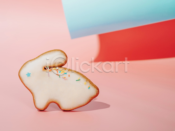 달콤 사람없음 JPG 포토 해외이미지 스프링클 아이싱(설탕크림) 장식 쿠키 토끼 토끼모양 한개