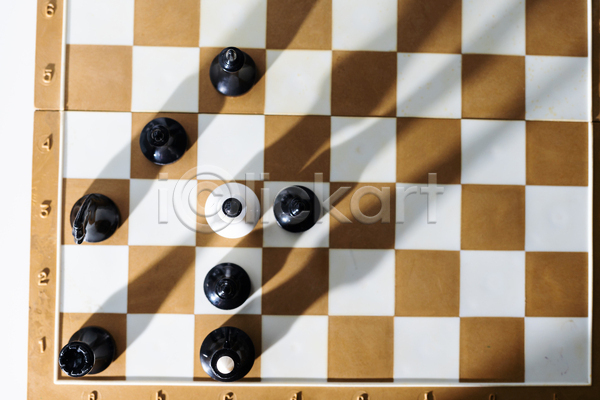 경쟁 사람없음 JPG 포토 하이앵글 해외이미지 그림자 전략 체스 체스게임 체스말 체스판