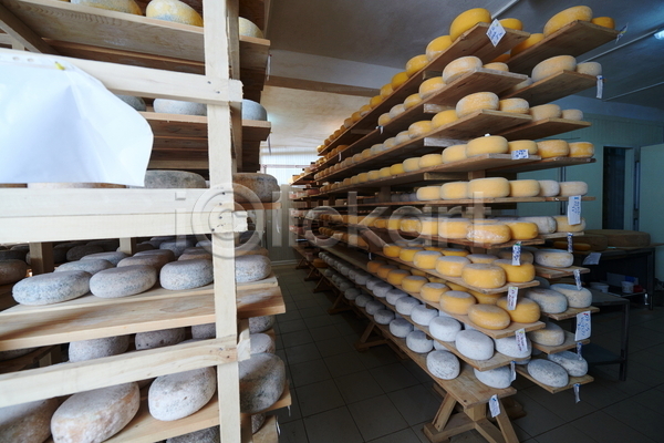 사람없음 JPG 포토 해외이미지 공장 많음 발효 선반 수납 숙성 쌓기 유기농 저장 저장소 전통방식 제조 치즈