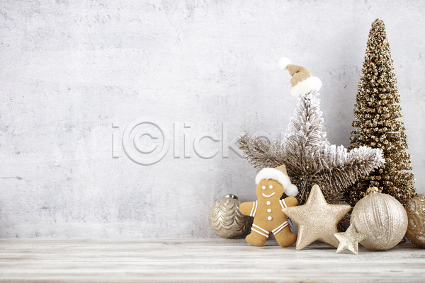 사람없음 JPG 포토 해외이미지 나무바닥 미니어처 미니트리 별 별모형 별장식 실내 오너먼트 진저맨 진저쿠키 카피스페이스 크리스마스 크리스마스트리 흰배경