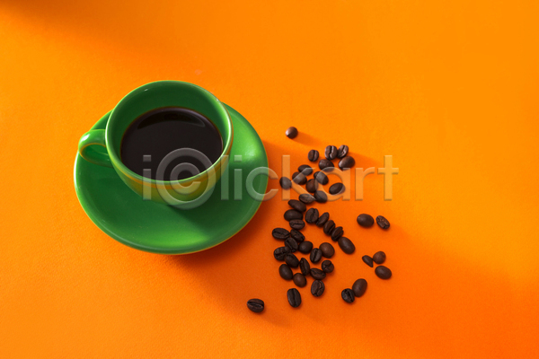 티타임 사람없음 JPG 포토 해외이미지 실내 원두 주황색배경 커피 커피잔 한잔