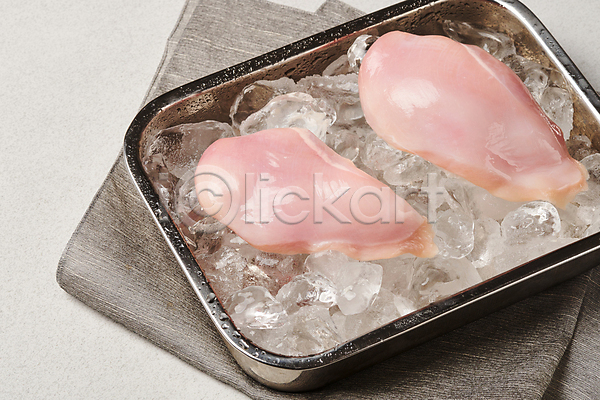 사람없음 JPG 포토 닭가슴살 닭고기 부위 생고기 실내 얼음 접시 천(직물) 회색배경