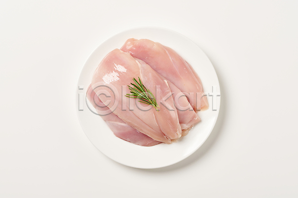 사람없음 JPG 포토 하이앵글 닭가슴살 닭고기 생고기 실내 접시 허브 흰배경