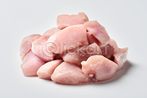 사람없음 JPG 아웃포커스 포토 닭가슴살 닭고기 생고기 슬라이스 식재료 실내 쌓기 흰배경