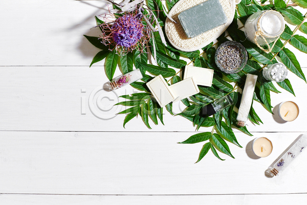 사람없음 JPG 포토 하이앵글 해외이미지 비누 스파용품 실내 아로마테라피 오브젝트 잎 향초 흰배경