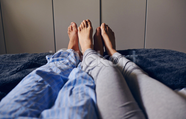 여유 휴식 신체부위 JPG 포토 해외이미지 눕기 다리(신체부위) 실내 앳홈라이프 집콕 침대 커플