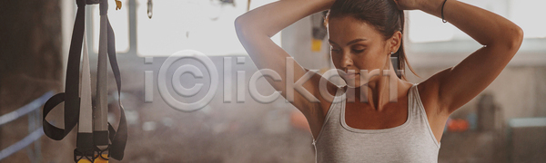 백인 여자 한명 JPG 포토 해외이미지 건강 교실 근육 기계 기차 날씬함 노력 라이프스타일 레깅스 모양 바디케어 스트랩 스포츠 신체 실내 에너지 연습 우주 운동 운동복 장비 조절 체육관 해외포토 힘