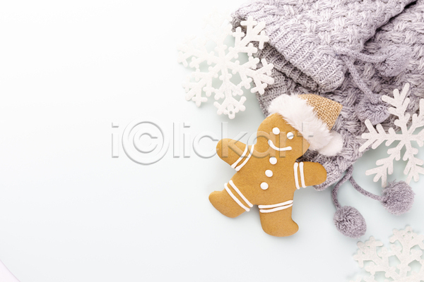 사람없음 JPG 포토 해외이미지 눈꽃 눈꽃무늬 눈송이 니트 실내 진저맨 진저쿠키 크리스마스 크리스마스용품 흰배경