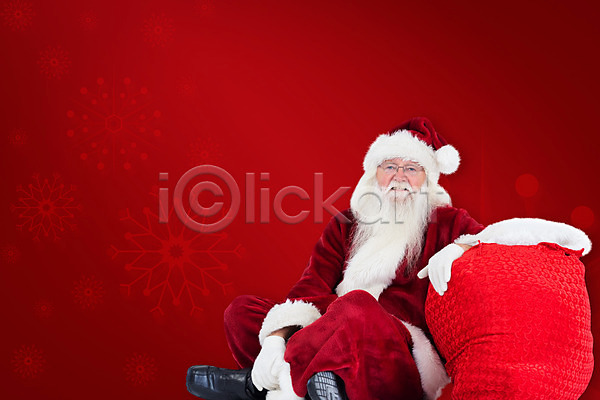 남자 노년 노인남자한명만 한명 JPG 앞모습 포토 해외이미지 기댐 보따리 빨간색 산타클로스 앉기 전신 크리스마스 해외202004