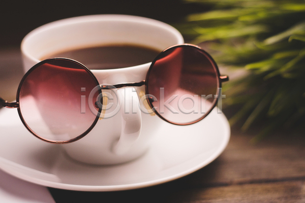 사람없음 JPG 포토 해외이미지 비즈니스 사무용품 선글라스 오브젝트 커피잔 컨셉