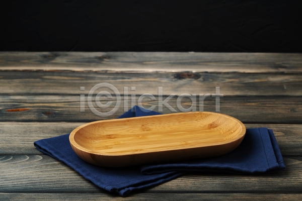 사람없음 JPG 포토 해외이미지 검은배경 나무그릇 나무배경 나무쟁반 냅킨 목재 식탁보 오브젝트