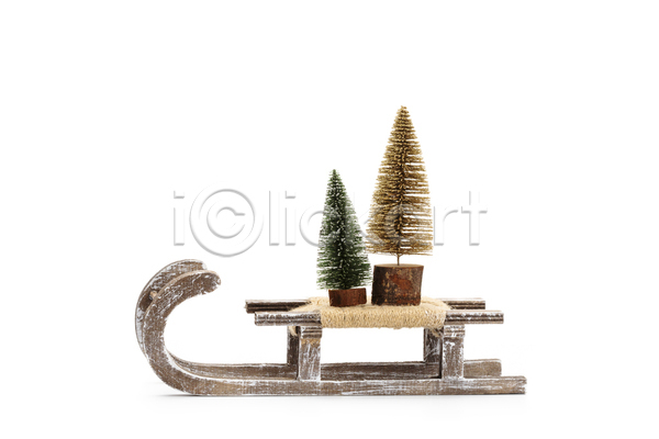 사람없음 JPG 포토 해외이미지 나무썰매 두개 미니어처 미니트리 실내 썰매 크리스마스트리 흰배경