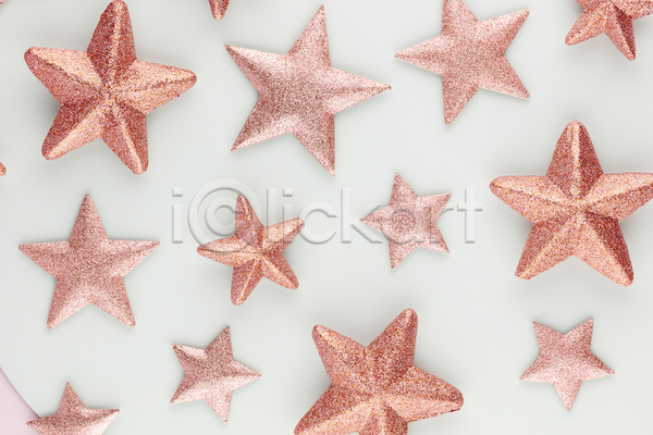 사람없음 JPG 포토 하이앵글 해외이미지 겨울 별 별모형 분홍색 실내 오브젝트 크리스마스장식 패턴 패턴백그라운드 흰배경