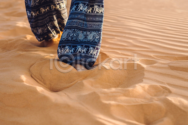 신체부위 JPG 포토 해외이미지 걷기 모래 발 사막 야외 주간
