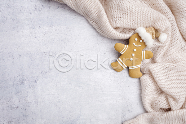사람없음 JPG 포토 해외이미지 니트 산타모자 실내 진저맨 진저쿠키 크리스마스 크리스마스용품 흰배경