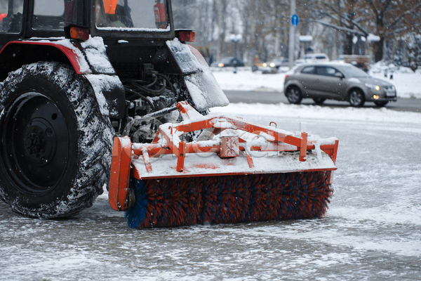 사람없음 JPG 포토 해외이미지 거리 겨울 눈내림 눈치우기 도로 보행로 야외 자동차 장비 제설 청소 폭설