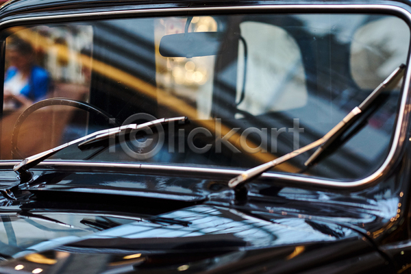 고급 클래식 사람없음 JPG 포토 해외이미지 검은색 교통시설 금속 디자인 모터 묘사 바퀴 방식 복고 빛 수확 스타일 옛날 자동 자동차 창문