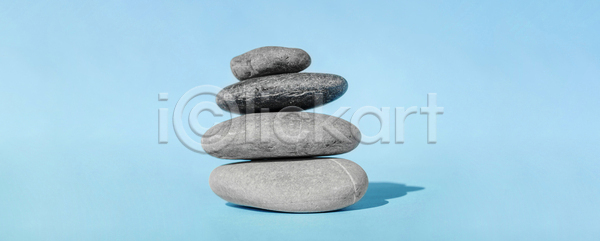 뜨거움 순수 침묵 평화 화목 휴식 사람없음 JPG 포토 해외이미지 강 건강 고립 그룹 그림자 마사지 명상 물 바다 배너 배열 백그라운드 선 스파 쌓기 약 여행 영혼 원형 웰빙 장식 조약돌 치료 카피스페이스 컨셉 탑 테라피 통일 파란색 피라미드 해외포토 회색 흙더미