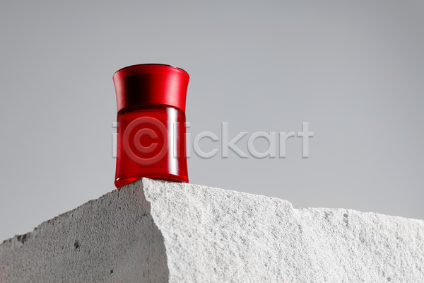 사람없음 JPG 포토 해외이미지 공병 돌(바위) 뷰티 빨간색 실내 오브젝트 화장품 회색배경