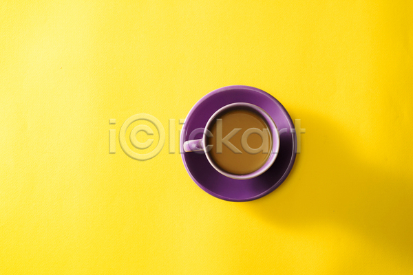 티타임 사람없음 JPG 포토 하이앵글 해외이미지 노란배경 실내 커피 커피잔