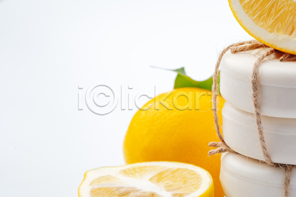 사람없음 JPG 포토 해외이미지 고체 공백 레몬 비누 오브젝트 위생관리 짚끈 청결 흰배경