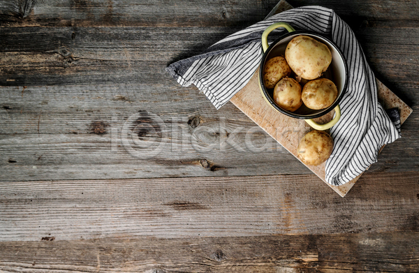 사람없음 JPG 포토 하이앵글 해외이미지 감자 나무배경 냄비 실내 천(직물) 카피스페이스