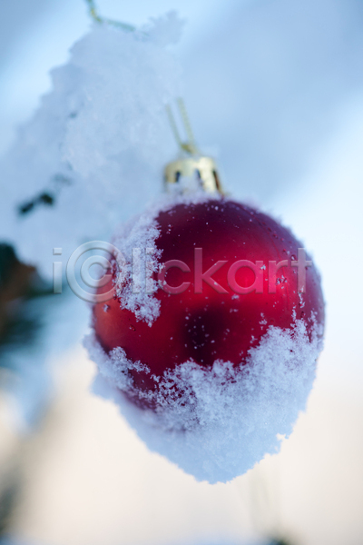 사람없음 JPG 근접촬영 아웃포커스 포토 해외이미지 겨울 눈(날씨) 야외 오너먼트 주간 크리스마스장식
